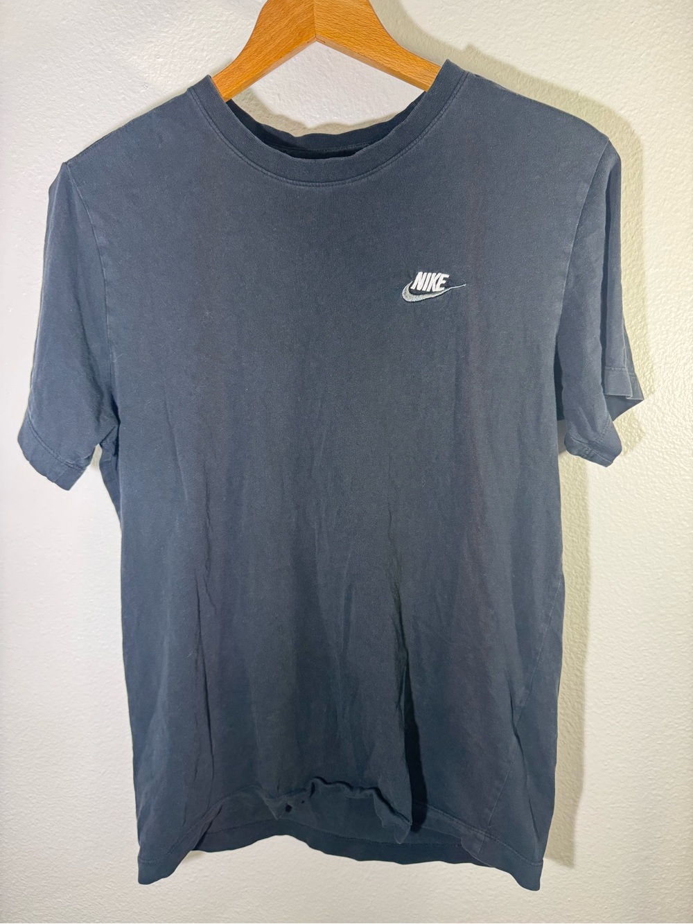 Nike Men’s Navy Short Sleeve Crewneck T-Shirt with White Logo